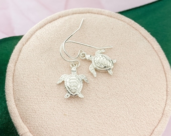 Silver Sea Turtle Earrings, Silver Sea Turtle Jewelry, Silver Turtle Dangle Earrings, Sterling Sea Turtle Earrings,  311