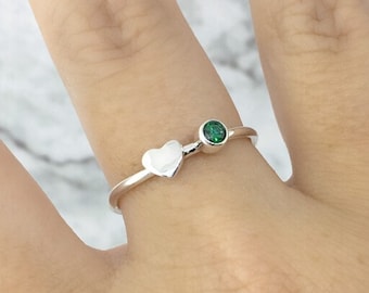 May Birthstone Ring Stackable, Dainty Green Heart Ring for Her, Green Stone Ring, Expecting Mom Gift, Birthstone
