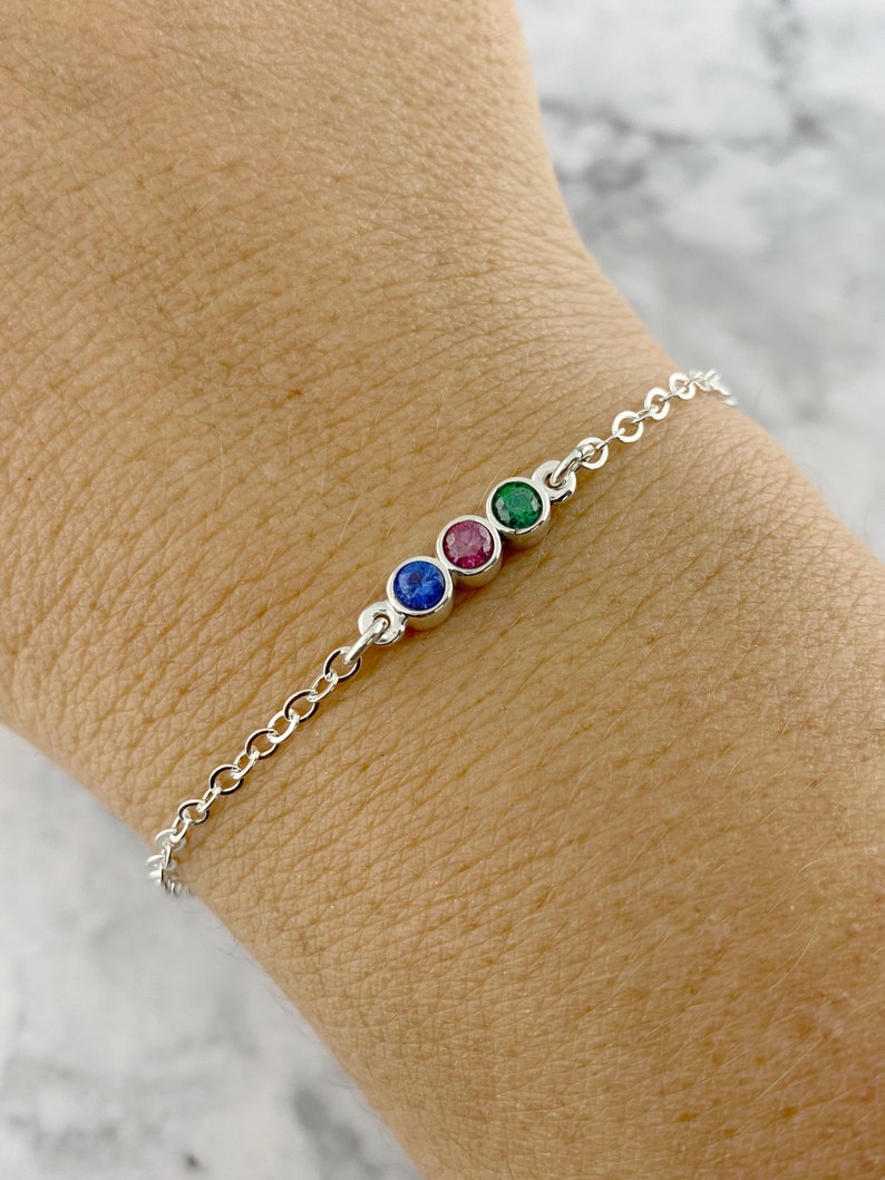 Metal family браслеты. семейные браслеты. семейный браслет. мивт 7 браслет. кожаный браслет с гравировкой.