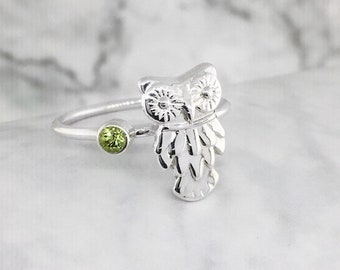 August Birthstone Ring, Green Stone Ring, Silver Owl Ring, Teacher Gift