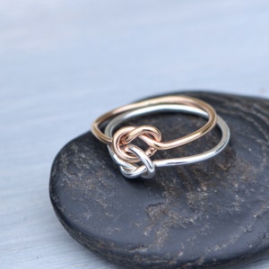 Double Knot Ring, Rose Gold Filled Ring, Two Toned Ring, Two Love Knots, Knot Promise Ring, BFF Promise Ring, Unique Promise Ring afbeelding 1