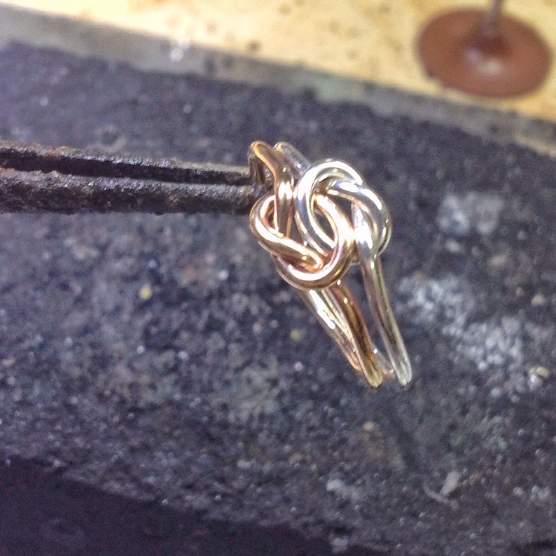 Double Knot Ring, Rose Gold Filled Ring, Two Toned Ring, Two Love Knots, Knot Promise Ring, BFF Promise Ring, Unique Promise Ring afbeelding 6