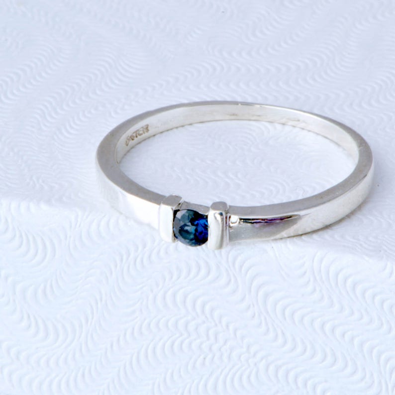 December Birthstone Ring made of Sterling Silver and Blue Topaz image 5