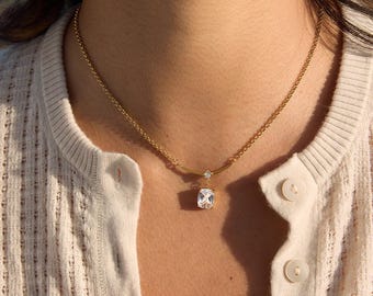 Collana con diamante quadrato curvo dorato, catena minimalista, regalo lussuoso ma versatile.