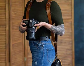 Imbracatura doppia per fotocamera realizzata a mano in pelle: tracolla regolabile per più fotocamere