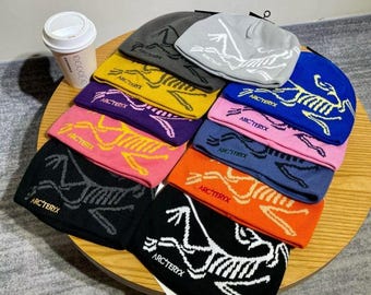 Berretto in maglia Arc'teryx – Logo con uccello ricamato, berretto streetwear per attività all'aperto