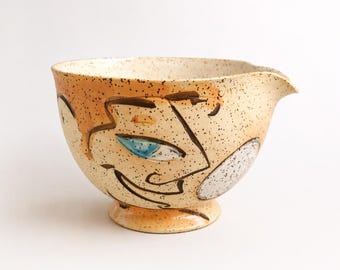 Vintage Studio Pottery Bowl with Abstract Face & French Quote – “You Can’t Make an Omelette Without Breaking Eggs” – Artistic Ceramic Decor