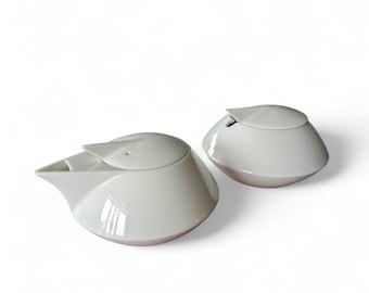 Vintage Tempo Japan melkkannetje en suikerpotje – Minimalistisch wit porselein – Modernistische theepotstijl – Sculpturaal servies