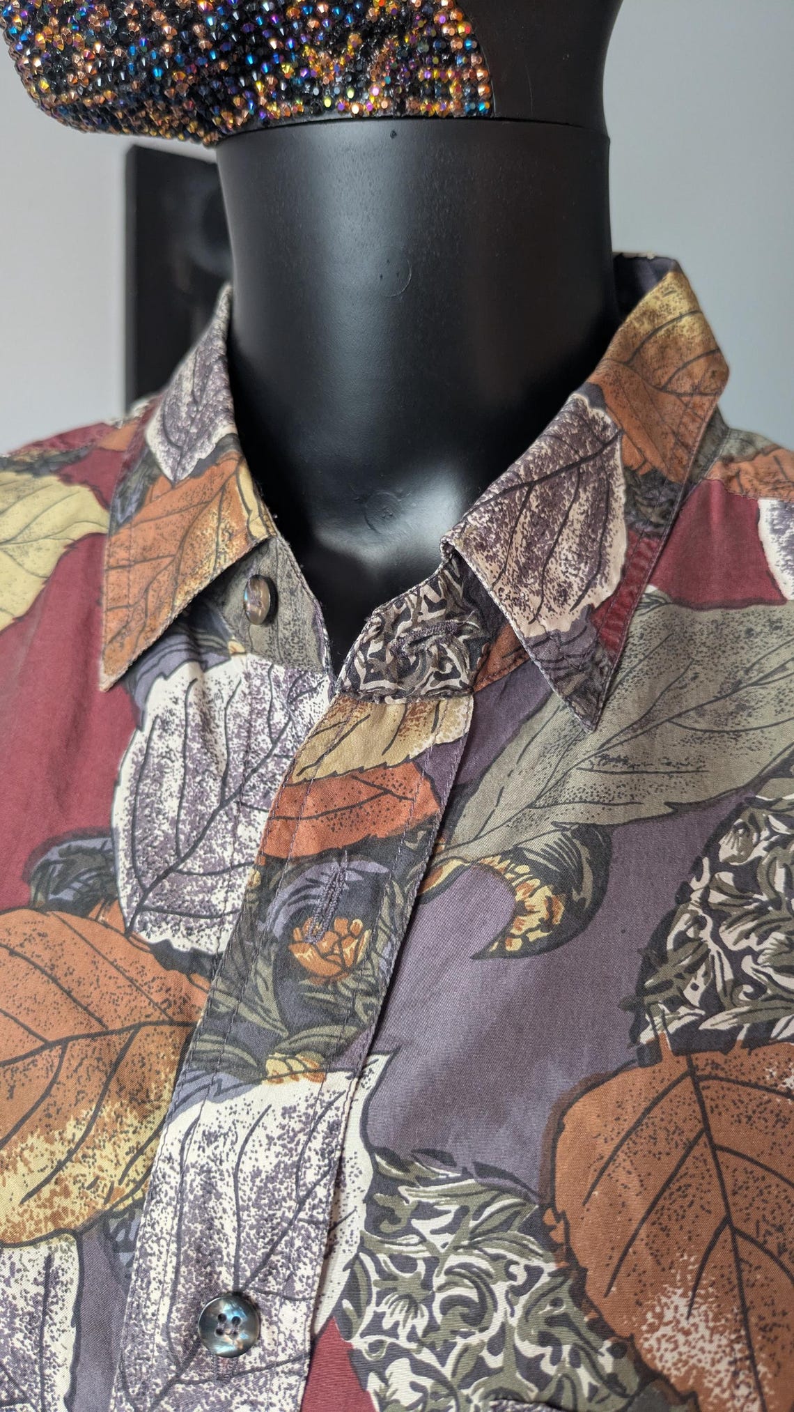 Vintage 90s 100% Silk Blouse, CEDRAS Botanical Leaf Print Shirt, Oversized Silk Button Down, Burgundy Purple Fall Shirt, Size L, foto 4 di 5