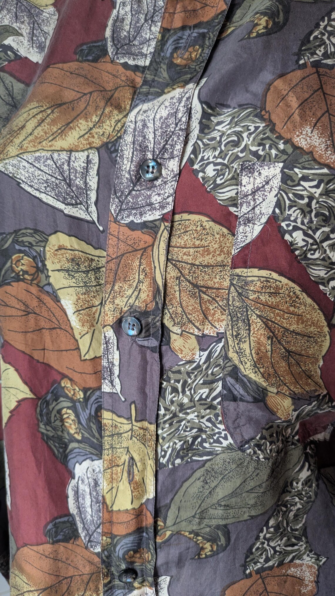 Vintage 90s 100% Silk Blouse, CEDRAS Botanical Leaf Print Shirt, Oversized Silk Button Down, Burgundy Purple Fall Shirt, Size L, foto 3 di 5