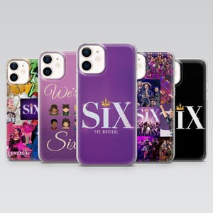 Könnte beinhalten: Fünf Handyhüllen mit Motiven zum Musical Six. Die Designs umfassen eine violette Hülle mit dem Text SIX THE MUSICAL und einer Krone, eine schwarze Hülle mit dem Text SIX und einer Krone sowie Hüllen mit Fotocollagen und Illustrationen.