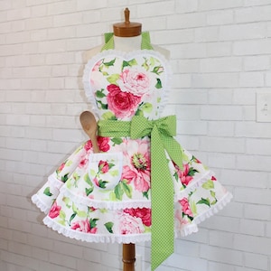 Delantal floral para fiesta en el jardín: ribete de encaje con ojales y lunares retro