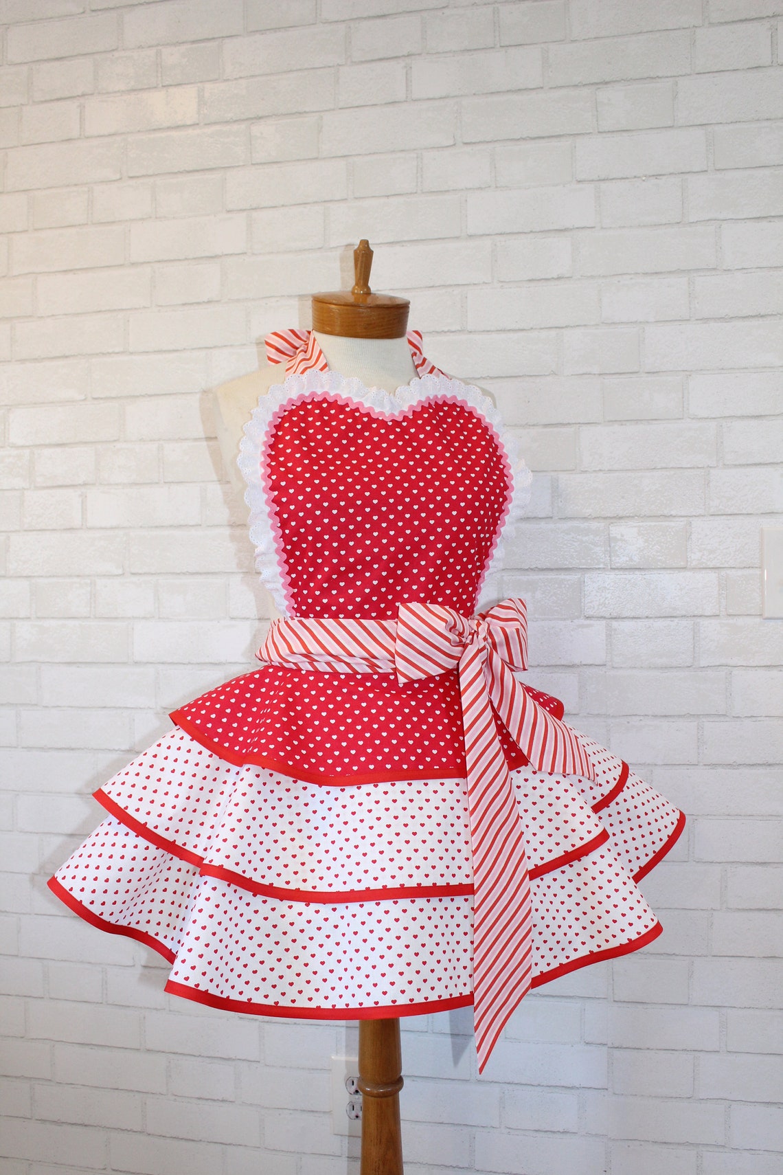 Retro Pin up Inspired Sweetheart Apron Featuring Mini Hearts - Etsy