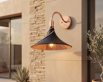 Aplique de pared cónico de cobre negro, lámpara de acento espiral marroquí, iluminación artesanal moderna.