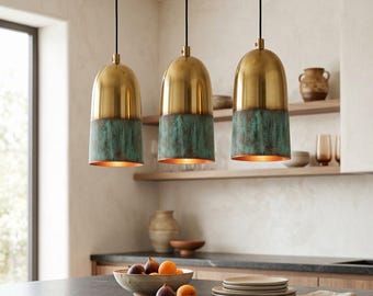 Lámpara colgante de cúpula de cobre martillado a mano, araña con pátina verde, iluminación artesanal marroquí.