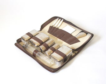 Vintage Men's Grooming Kit from the 70s in Dark Brown Leather Case, Classic Style and Practicality for Travel