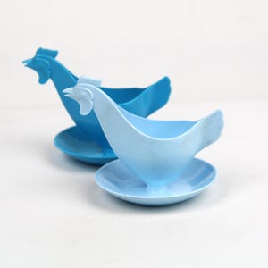 Sonja Plastic DDR製ヴィンテージブループラスチック製鶏卵カップ、鶏卵ホルダー2個セット、70年代の朝食用食器、ドイツ製