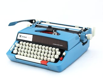 Machine à écrire manuelle vintage Brillant Super Blue Brillant Super des années 50, machine à écrire portable de travail rare de collection, décor de bureau du milieu du siècle