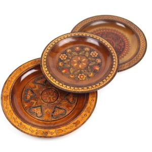 Vintage Hand Carved Wood Plates Set of 3, Burned and Painted Wall Hanging Folk Art Plates, Rustic 1980s Collectible Decor