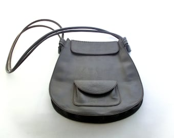 sac en cuir vintage, sac à bandoulière, sac à main en cuir des années 80, couleur brun foncé, ornement unique