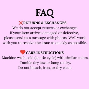 Może przedstawiać: R&oacute;żowe tło z czarnym tekstem "FAQ". Poniżej wyświetlane są teksty "RETURNS & EXCHANGES" i "CARE INSTRUCTIONS". Obraz zawiera instrukcje dotyczące pielęgnacji oraz informacje o zwrotach i wymianach.