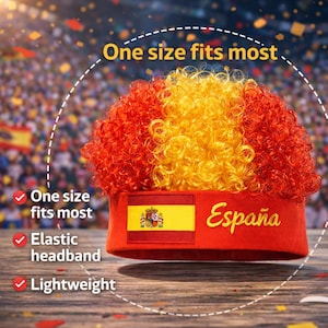 Peut inclure: Perruque boucl&eacute;e rouge, jaune et orange avec un bandeau rouge. Le bandeau affiche le drapeau espagnol et le mot "Espa&ntilde;a". Le texte "Taille unique", "Bandeau &eacute;lastique" et "L&eacute;ger" sont &eacute;galement visibles.