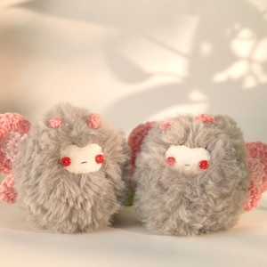 Lindo juguete de peluche de polilla: polilla de peluche amigurumi de crochet gris