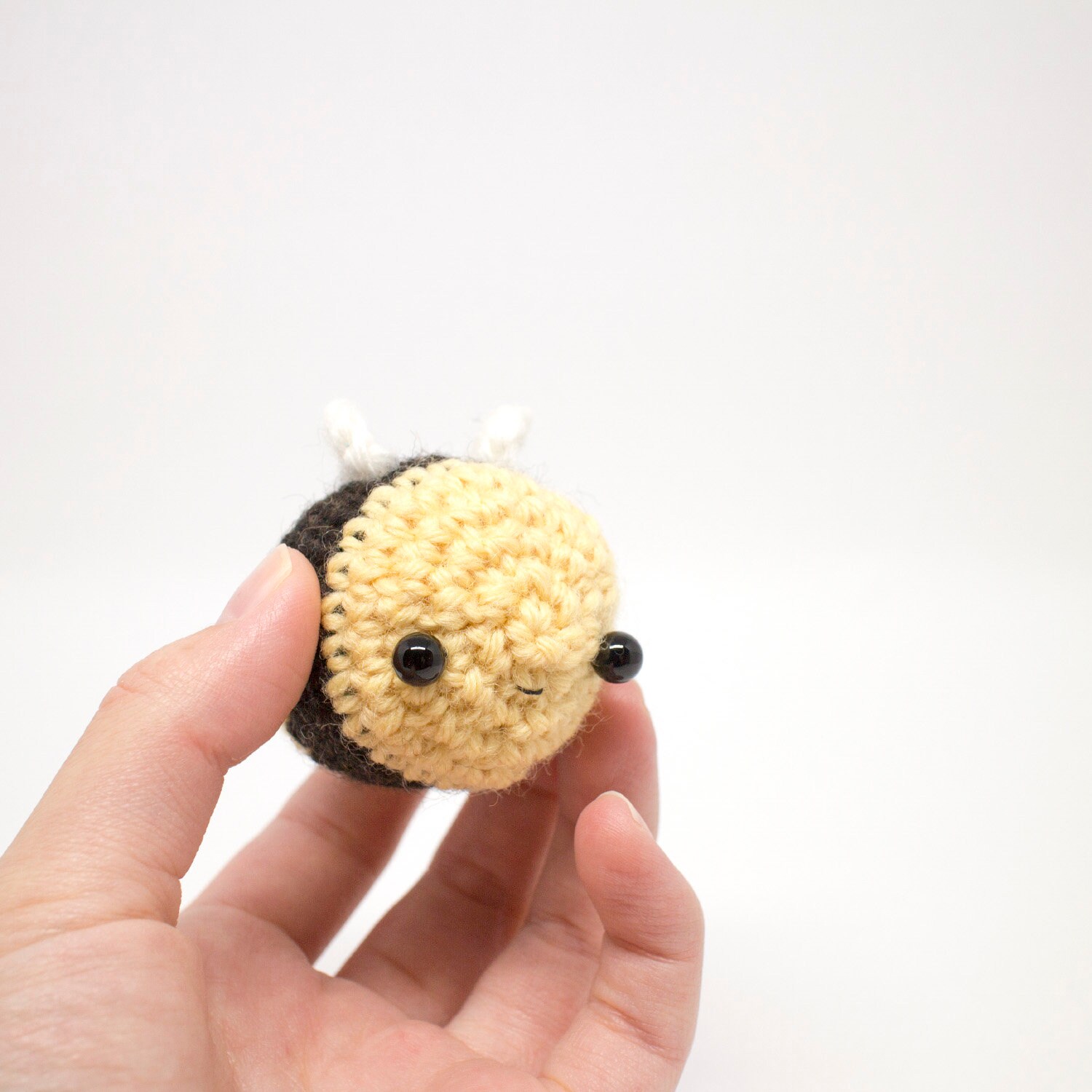 amigurumi kit - crochet bumble bee craft kit