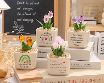 Maceta de vidrio personalizada, decoración de escritorio con tulipanes soplados a mano, mini adorno floral de vidrio, regalo de regreso a clases, regalo de Forever Flowers para profesores.