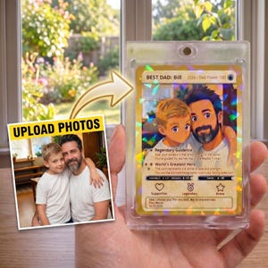 Peut inclure: Une carte à collectionner holographique personnalisée avec une illustration style anime d'un homme et d'un enfant, portant le texte BEST DAD: Bill, 2026 / Dad Power 100, Regendary Guidence et World's Greatest Hero, dans un étui de protection.