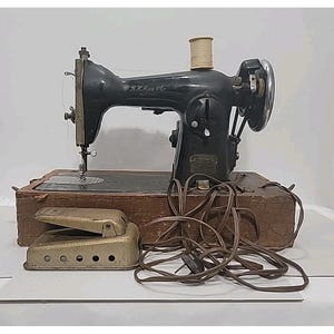 Precision De Luxe Sewing Machine - Etsy Canada