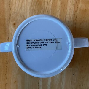 Taza Disney vintage de los 80 - Mickey Mouse "Mi primera taza Disney" - Taza infantil con doble asa - Taza de plástico para entrenamiento de bebés - Regalo Disney para bebés imagen 3