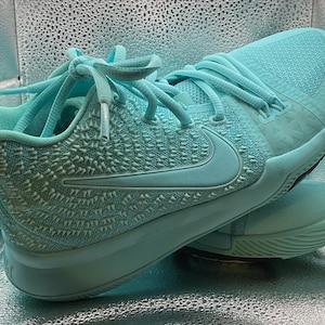 kyrie basketball shoes youth