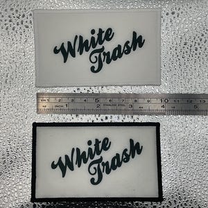 Parche con la frase "White Trash": Humor motero termoadhesivo (10 cm de ancho)