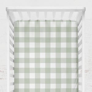 Sábanas de cuna con cuadros vichy, sábana de cuna verde salvia, sábanas ajustables para cuna de niño, decoración de guardería con temática safari a cuadros, ropa de cama de cuna verde con temática de bosque