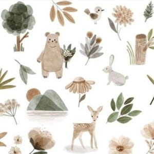 Puede incluir: Ilustración en acuarela con criaturas del bosque y elementos florales. El diseño incluye un oso, un ciervo, un conejo, un pájaro, flores, árboles y hojas en tonos suaves de marrón, verde y beige, creando una estética caprichosa y natural.