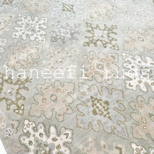 Hand Knotted Oushak Style Rug in Muted Sage and Beige, Vintage Turkish Floral Pattern, Wool Area Rug for Living Room Bedroom Décor