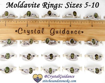 Anillo facetado de plata de ley con moldavita auténtica — Tallas 5-10