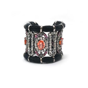Diamant-Silber-Makramee-Ring | Gewebtes Seil | Ring mit orangefarbenem Granat, Diamanten und Rubinen auf breitem Faden | Boho-Schmuck | Luxuriöses Geschenk für Sie