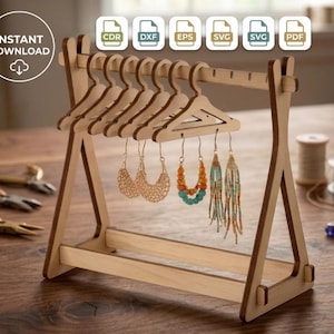 Può includere: Un cartello in legno rustico con la scritta "Welcome to our home" in lettere bianche. Il cartello presenta una finitura invecchiata e un design semplice e accogliente, perfetto per un portico o un ingresso.