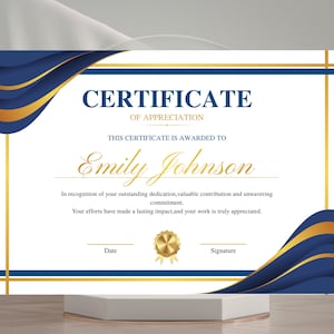 Puede incluir: Un certificado de reconocimiento con un diseño azul y dorado. El certificado dice "Certificado de Reconocimiento" y se otorga a "Emily Johnson". El texto incluye un mensaje de reconocimiento y agradecimiento.