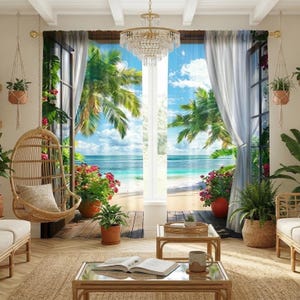 Puede incluir: Un salón luminoso y espacioso con temática tropical. Una gran ventana revela una escena de playa con palmeras y agua azul. La habitación cuenta con una silla colgante, plantas en macetas y una mesa de centro con tapa de cristal. Una lámpara de araña de cristal cuelga del techo.