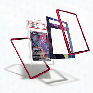 Peut inclure: Une carte &agrave; collectionner Pok&eacute;mon class&eacute;e dans un &eacute;tui en plastique transparent, avec un cadre rouge. La carte pr&eacute;sente une illustration de Mewtwo. Le texte "Don't sell" est visible. L'&eacute;tui est entour&eacute; de cadres rouges suppl&eacute;mentaires.