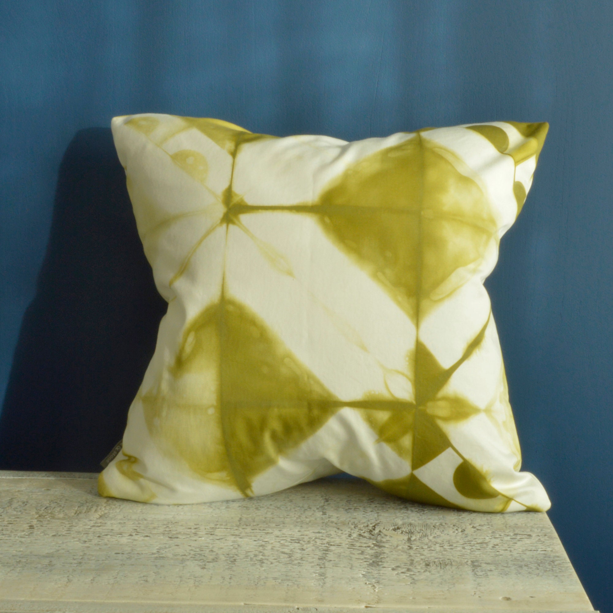 Tie Dye Green Pillow Cover - 18x18 Pouces Avocat