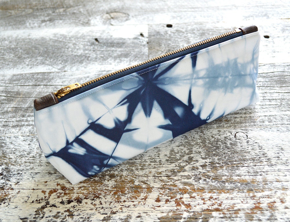 Tie Dye Wristlet Clutch / Crossbody Bag (Blue, White)