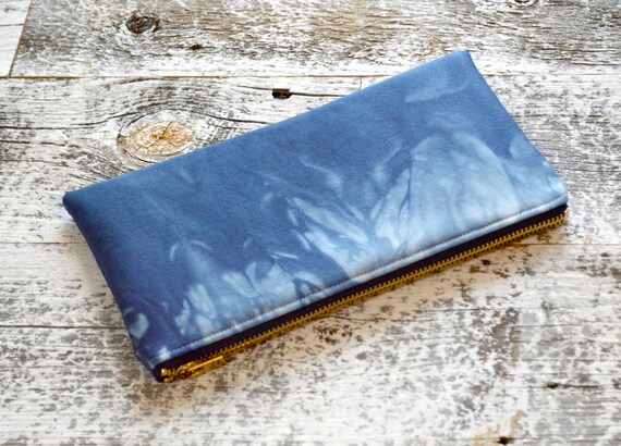 Tie-Dye Clutch in Marbled Marine