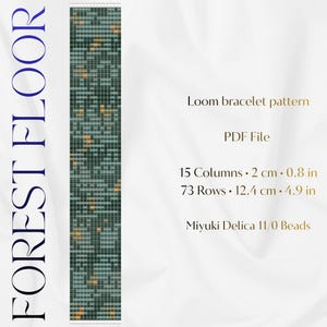 Könnte beinhalten: Ein PDF-Webarmbandmuster mit dem Titel "FOREST FLOOR". Das Design zeigt ein rechteckiges Muster mit grünen, blauen und goldenen Farbtönen. Das Muster ist 2 cm breit und 12,4 cm lang, unter Verwendung von Miyuki Delica 11/0 Perlen.