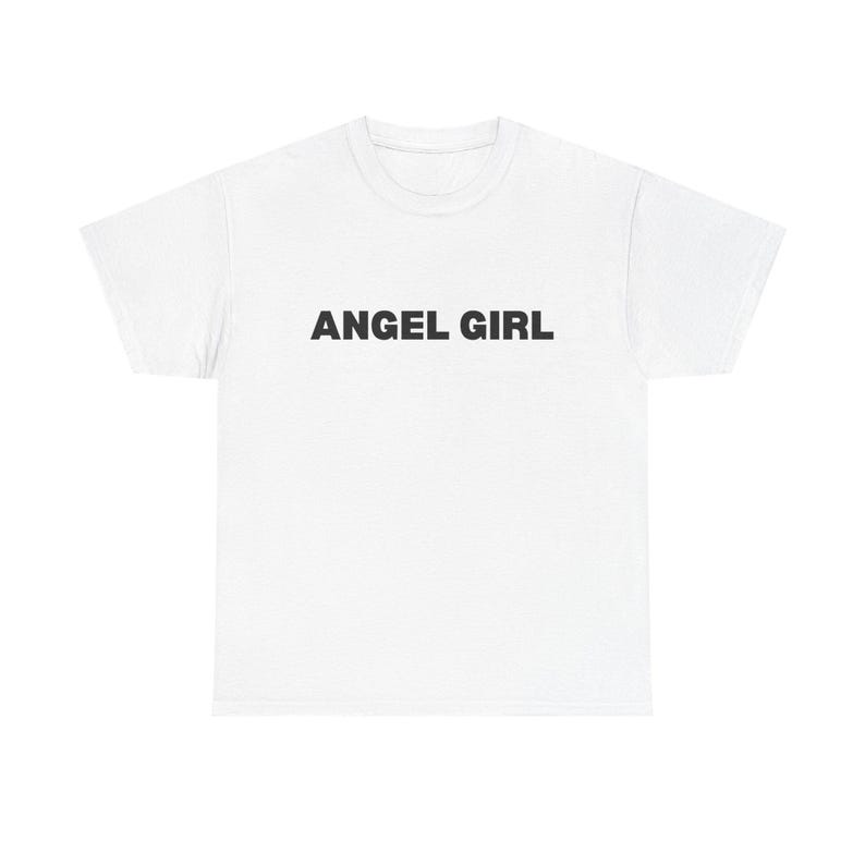 Engel Mädchen T-Shirt | Minimal Text Grafik T-Shirt Bild 1