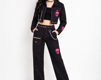 Conjunto de ropa gótica con calaveras, pantalones punk y chaqueta corta, ropa urbana alternativa unisex.