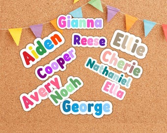 Pegatinas personalizadas con nombre, vinilo brillante resistente al agua (fuente de bloques con mayúsculas y minúsculas mixtas).